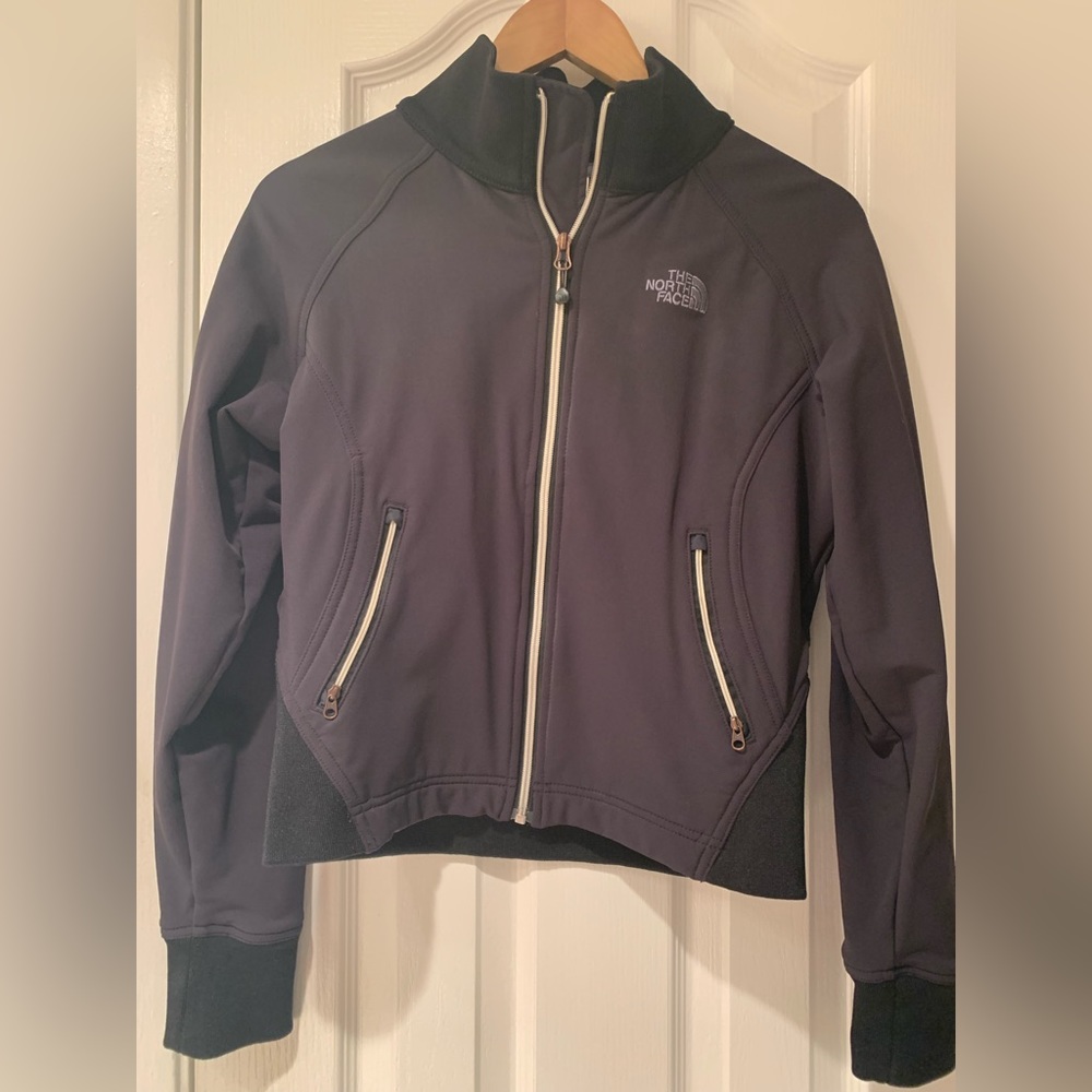 The North Face soft shell jacket size S,water repellant, in black
